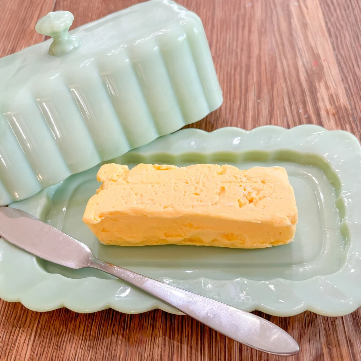 Featured image of homemade raw butter from cream of raw milk