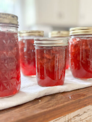 Featured image of the easiest strawberry rhubarb jam without pectin, final result