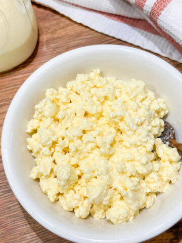 Homemade cottage cheese using raw milk