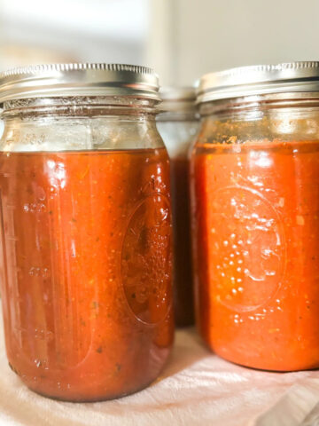 Featured imaged of canned homemade spaghetti sauce or pasta sauce for beginners