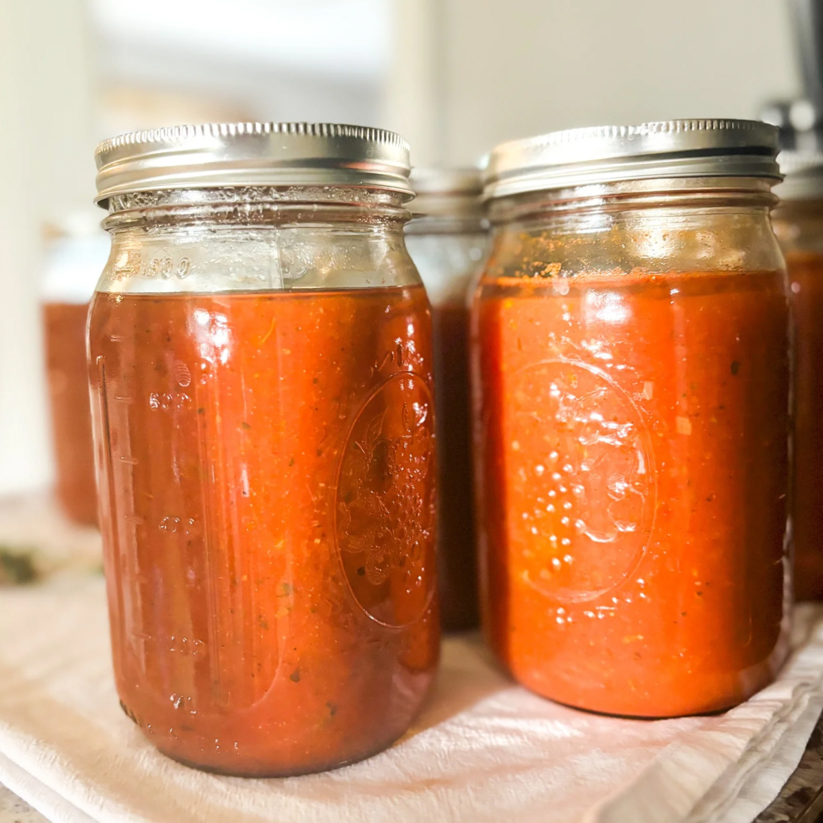 Featured imaged of canned homemade spaghetti sauce or pasta sauce for beginners