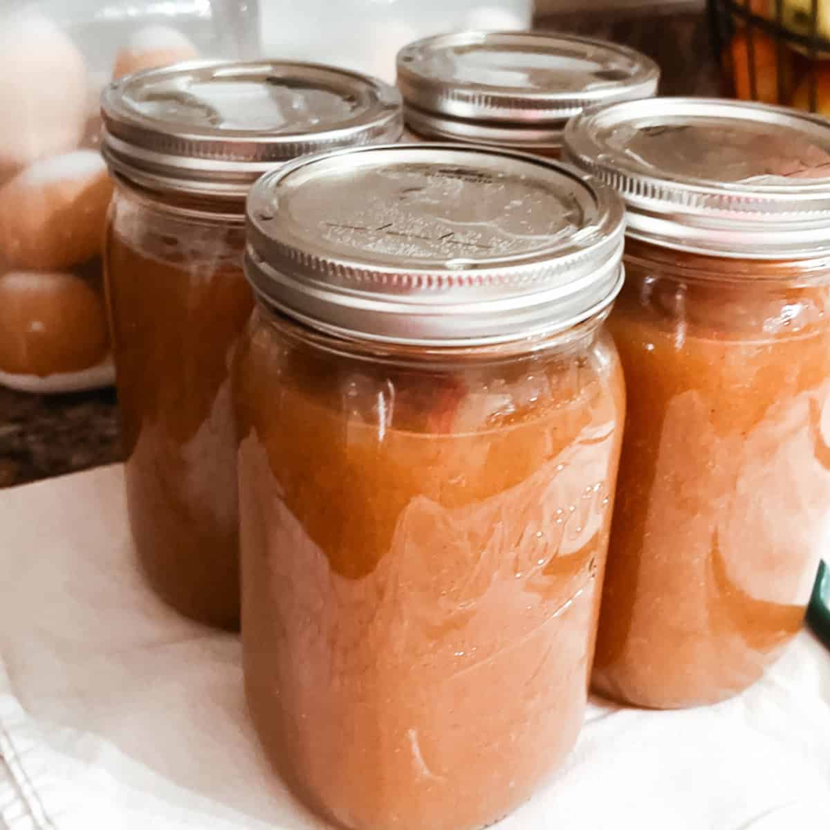 featured Image of canned homemade applesauce